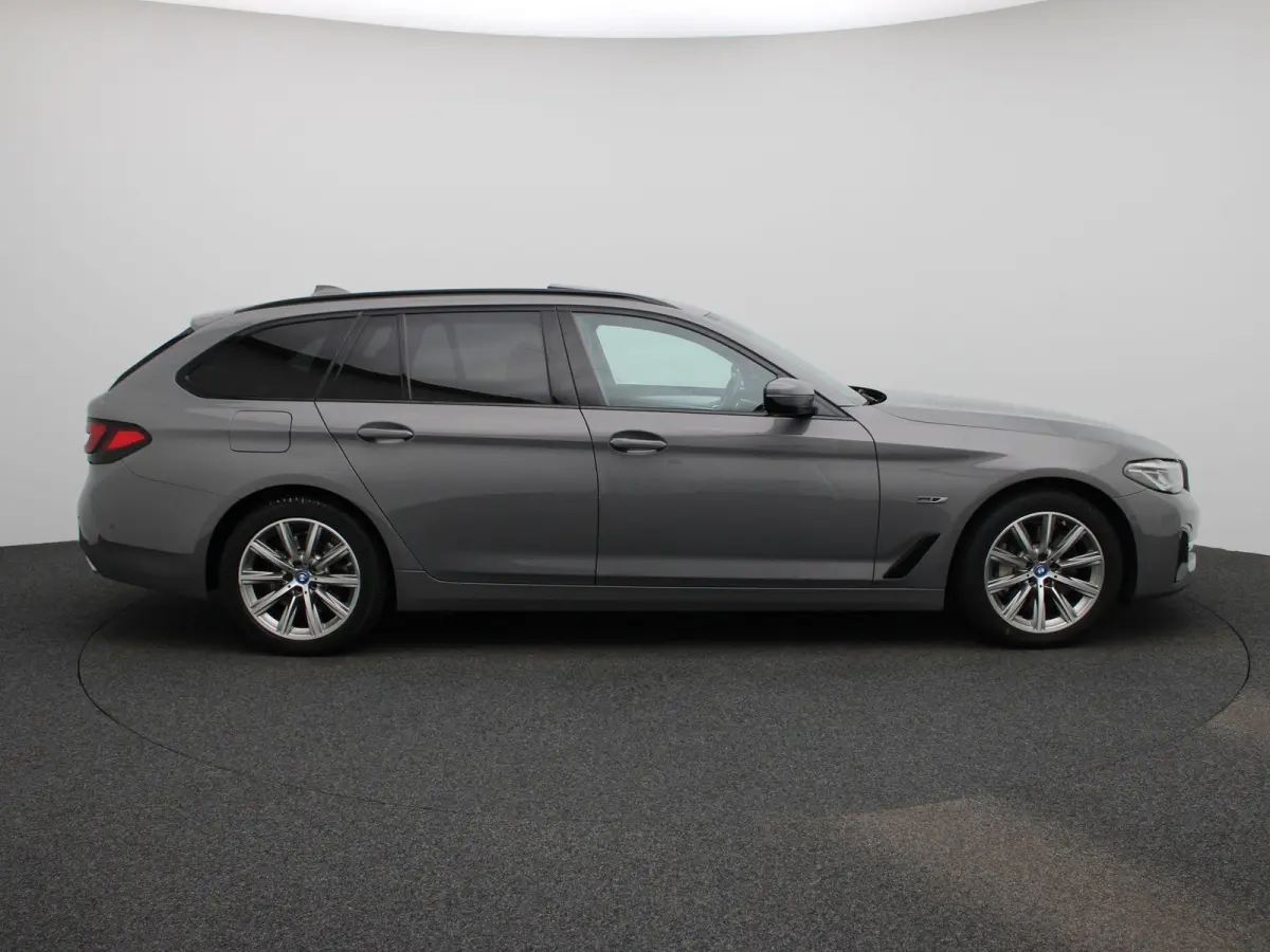 530e 215kW xDrive Auto | Apple Carplay / Android Auto | Panoramadak | Sfeerverlichting | Harman / Kardon | Achteruitrijcamera | Trekhaak |