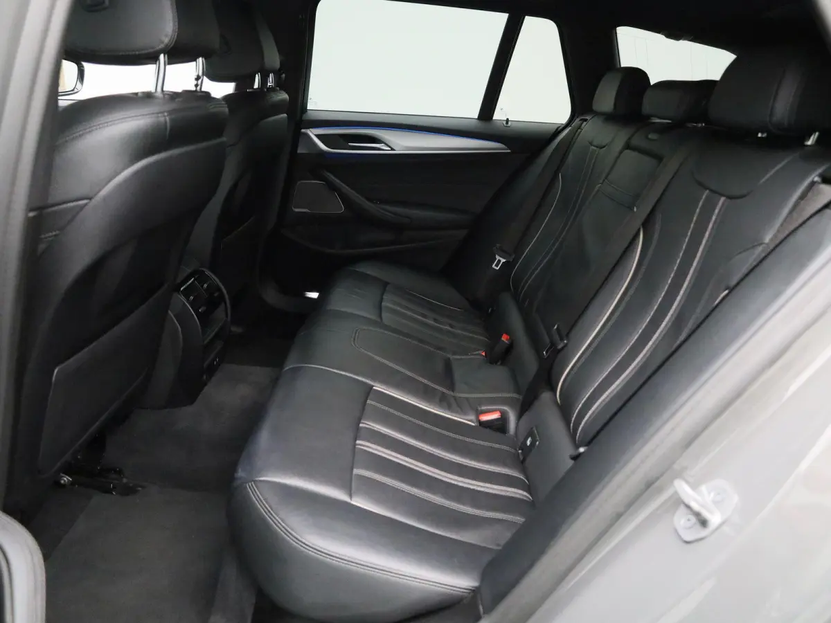 530e 215kW xDrive Auto | Apple Carplay / Android Auto | Panoramadak | Sfeerverlichting | Harman / Kardon | Achteruitrijcamera | Trekhaak |