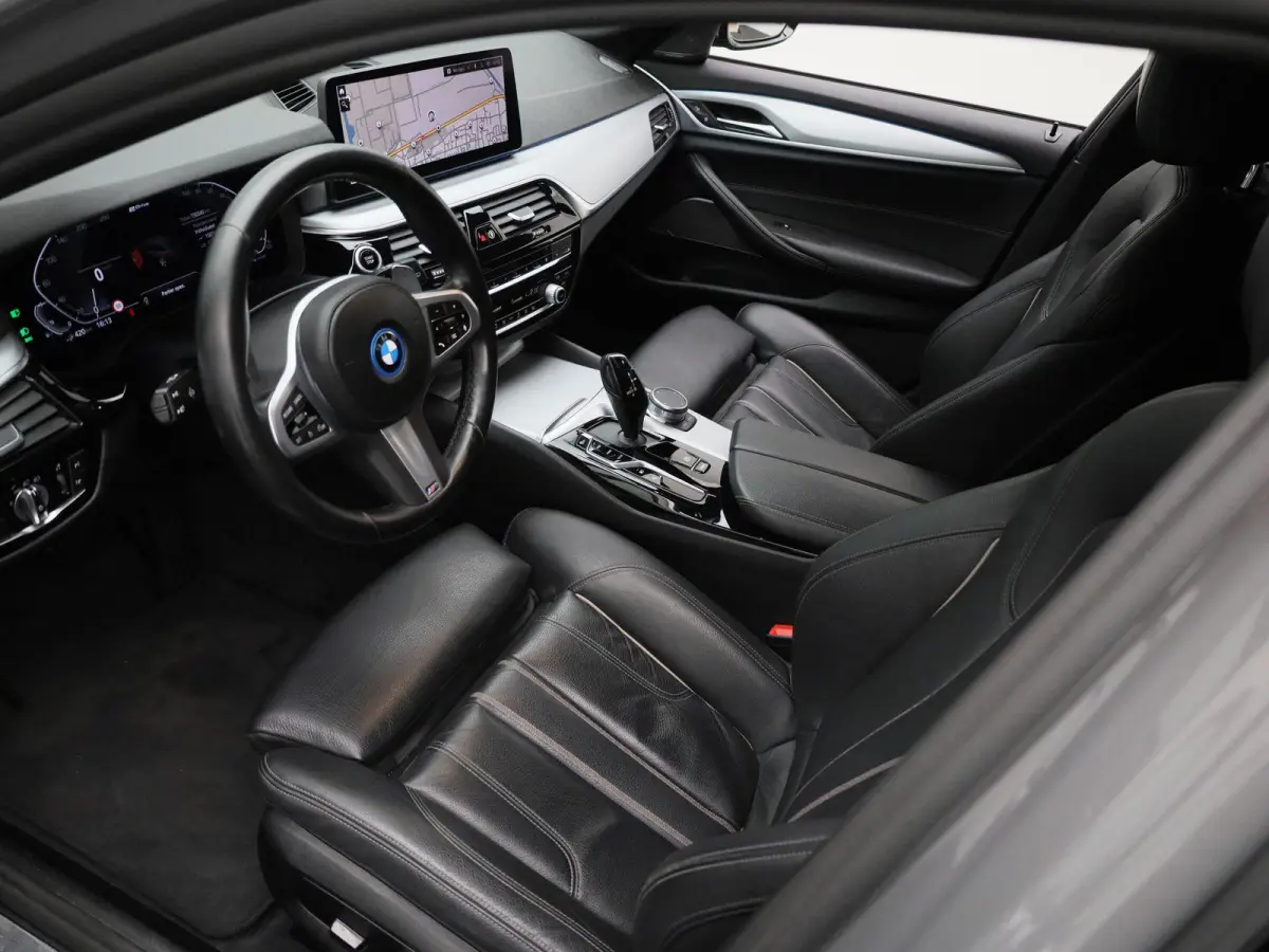 530e 215kW xDrive Auto | Apple Carplay / Android Auto | Panoramadak | Sfeerverlichting | Harman / Kardon | Achteruitrijcamera | Trekhaak |