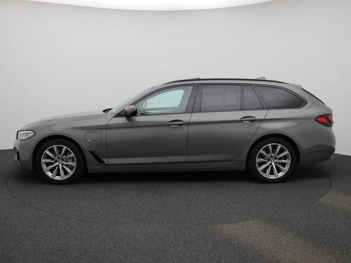 530e 215kW xDrive Auto | Apple Carplay / Android Auto | Panoramadak | Sfeerverlichting | Harman / Kardon | Achteruitrijcamera | Trekhaak |