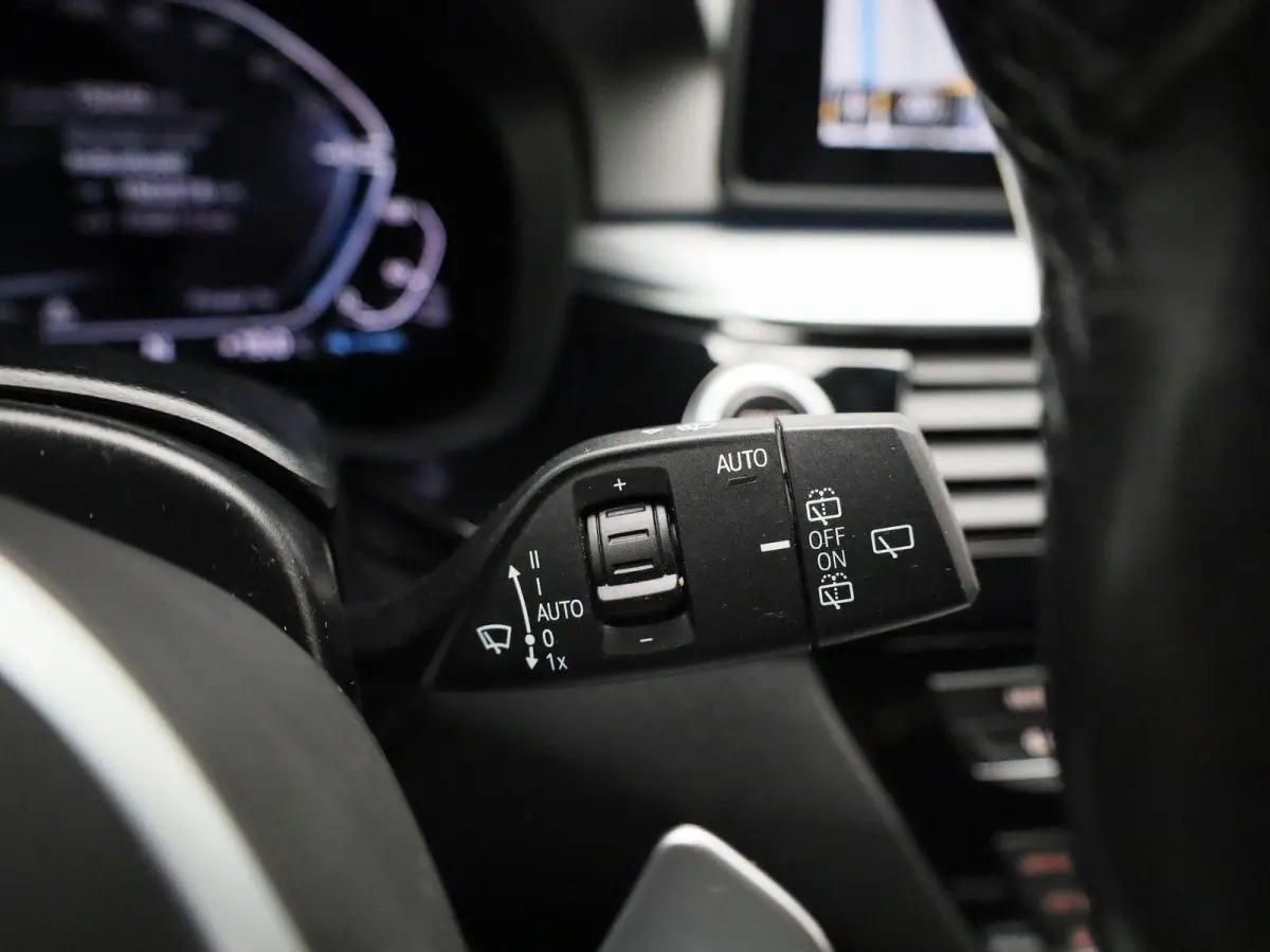 530e 215kW xDrive Auto | Apple Carplay / Android Auto | Panoramadak | Sfeerverlichting | Harman / Kardon | Achteruitrijcamera | Trekhaak |