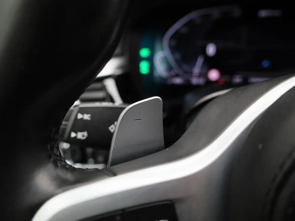 530e 215kW xDrive Auto | Apple Carplay / Android Auto | Panoramadak | Sfeerverlichting | Harman / Kardon | Achteruitrijcamera | Trekhaak |