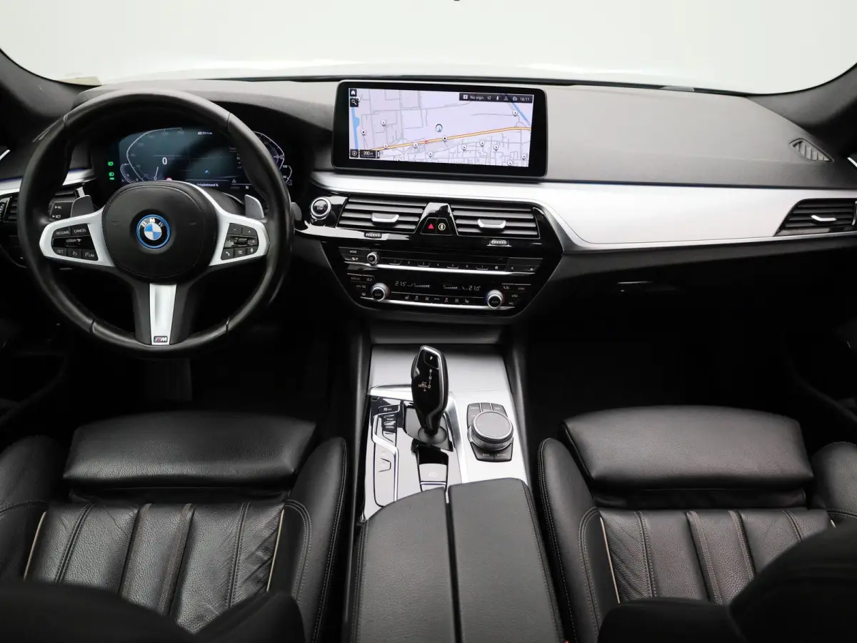 530e 215kW xDrive Auto | Apple Carplay / Android Auto | Panoramadak | Sfeerverlichting | Harman / Kardon | Achteruitrijcamera | Trekhaak |