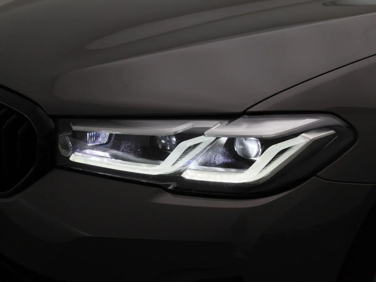 530e 215kW xDrive Auto | Apple Carplay / Android Auto | Panoramadak | Sfeerverlichting | Harman / Kardon | Achteruitrijcamera | Trekhaak |