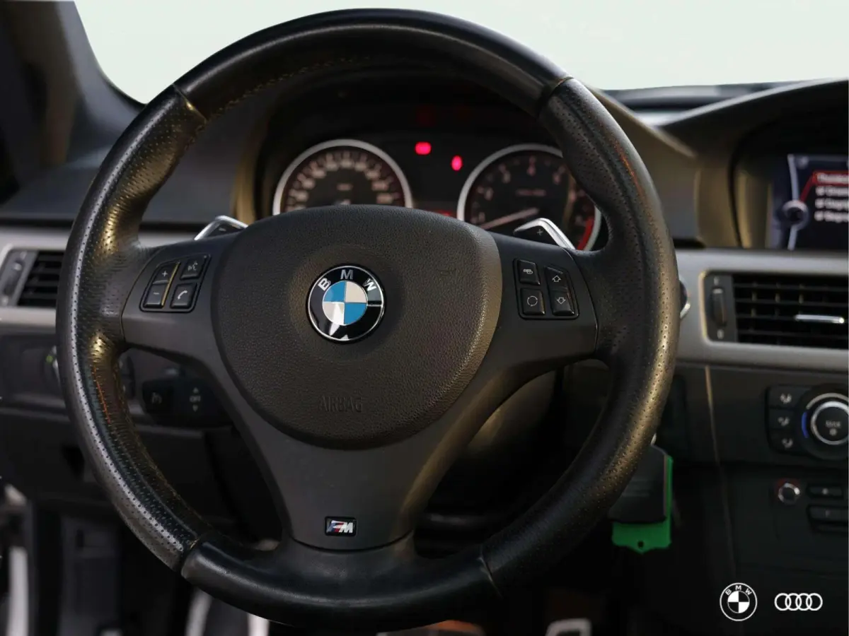 325i M SPORT / NL AUTO/ SCHUIFDAK / MEMORY / HIFI / 18"/ 6 CIL.