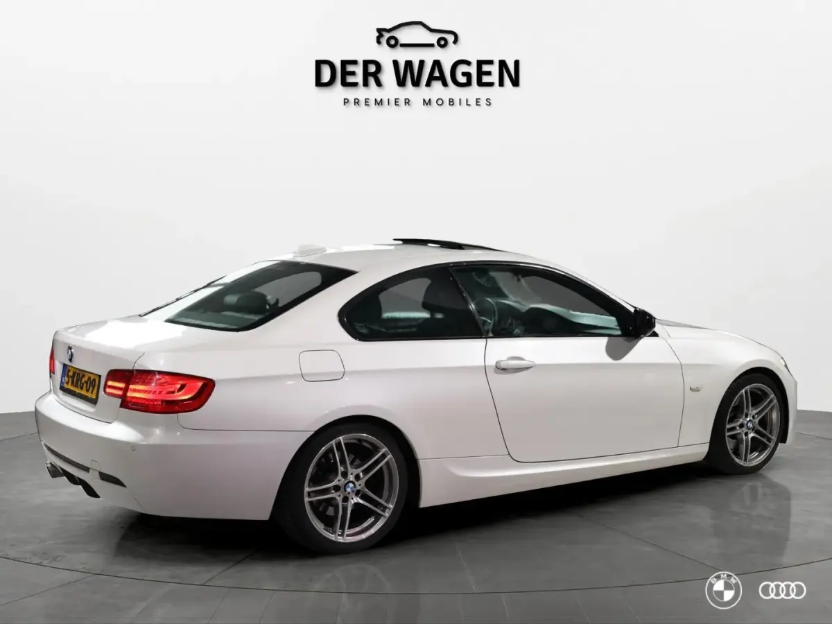 325i M SPORT / NL AUTO/ SCHUIFDAK / MEMORY / HIFI / 18"/ 6 CIL.