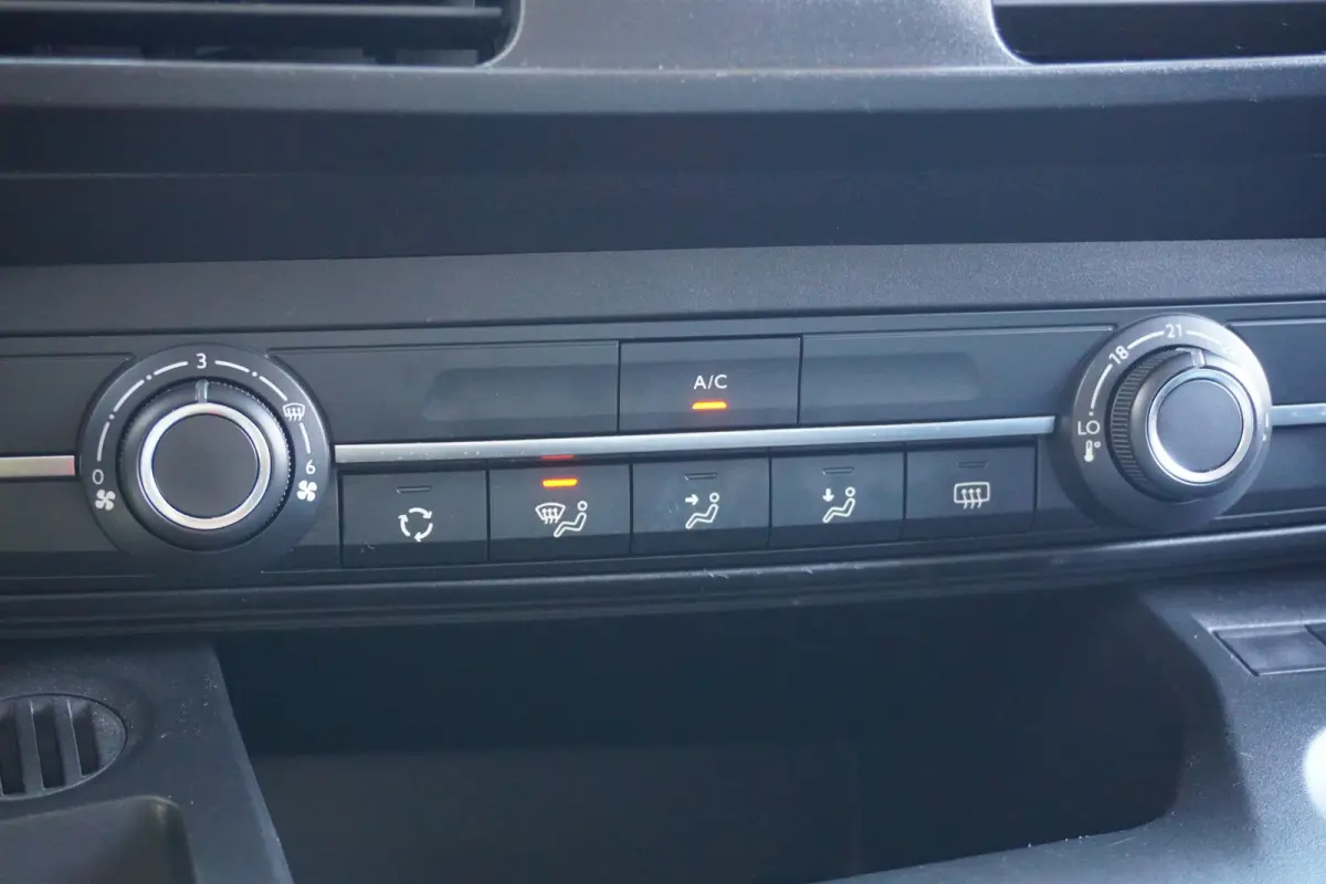 1.5 BlueHDI 130PK Automaat EURO 6 - Airco - Cruise - Carplay - €9.950,- Excl.