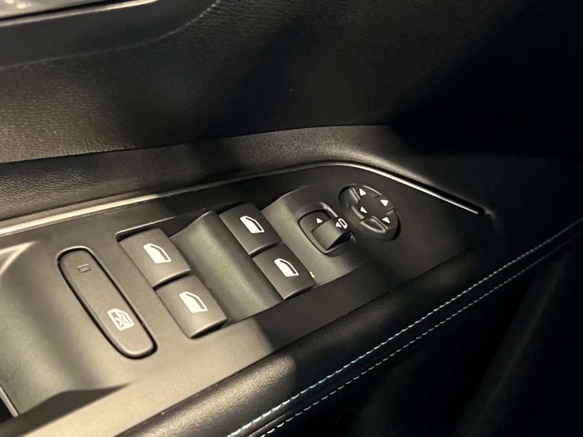 1.2 PureTech Allure Pack Business 7pers. | Android Auto/Apple Carplay | LM Velgen 18" | Voorstoelen Verwarmd | Cruise Control | PDC Voor en Achter | Airco |