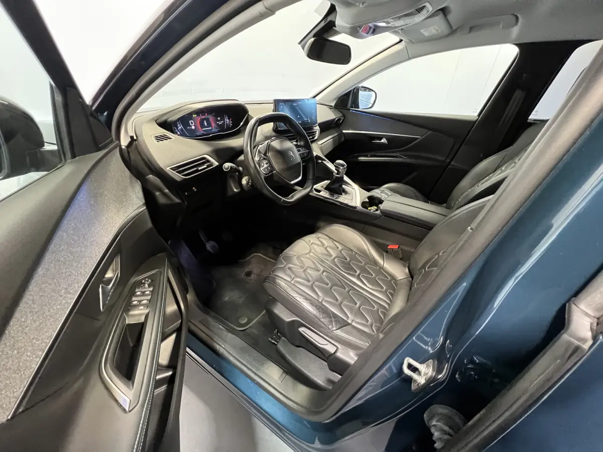 1.2 PureTech Allure Pack Business 7pers. | Android Auto/Apple Carplay | LM Velgen 18" | Voorstoelen Verwarmd | Cruise Control | PDC Voor en Achter | Airco |