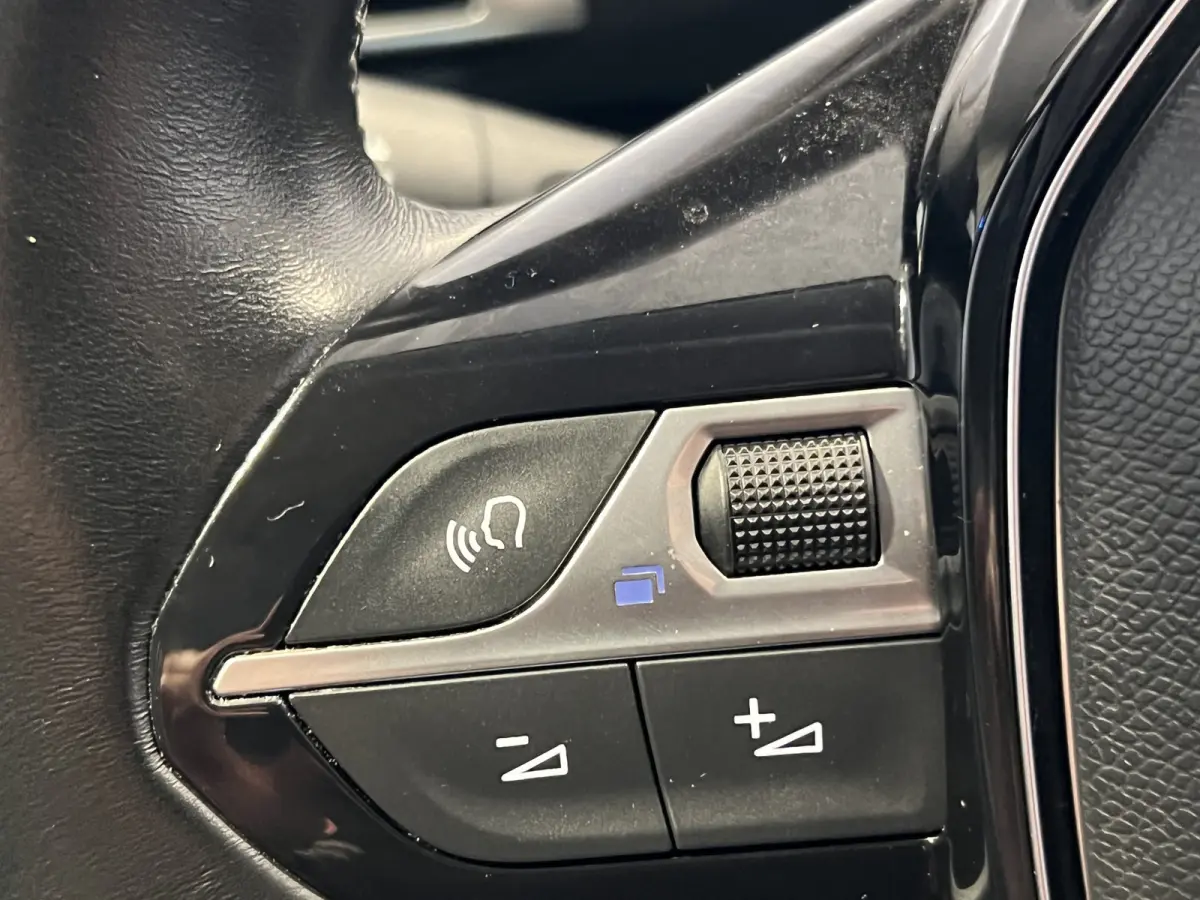 1.2 PureTech Allure Pack Business 7pers. | Android Auto/Apple Carplay | LM Velgen 18" | Voorstoelen Verwarmd | Cruise Control | PDC Voor en Achter | Airco |