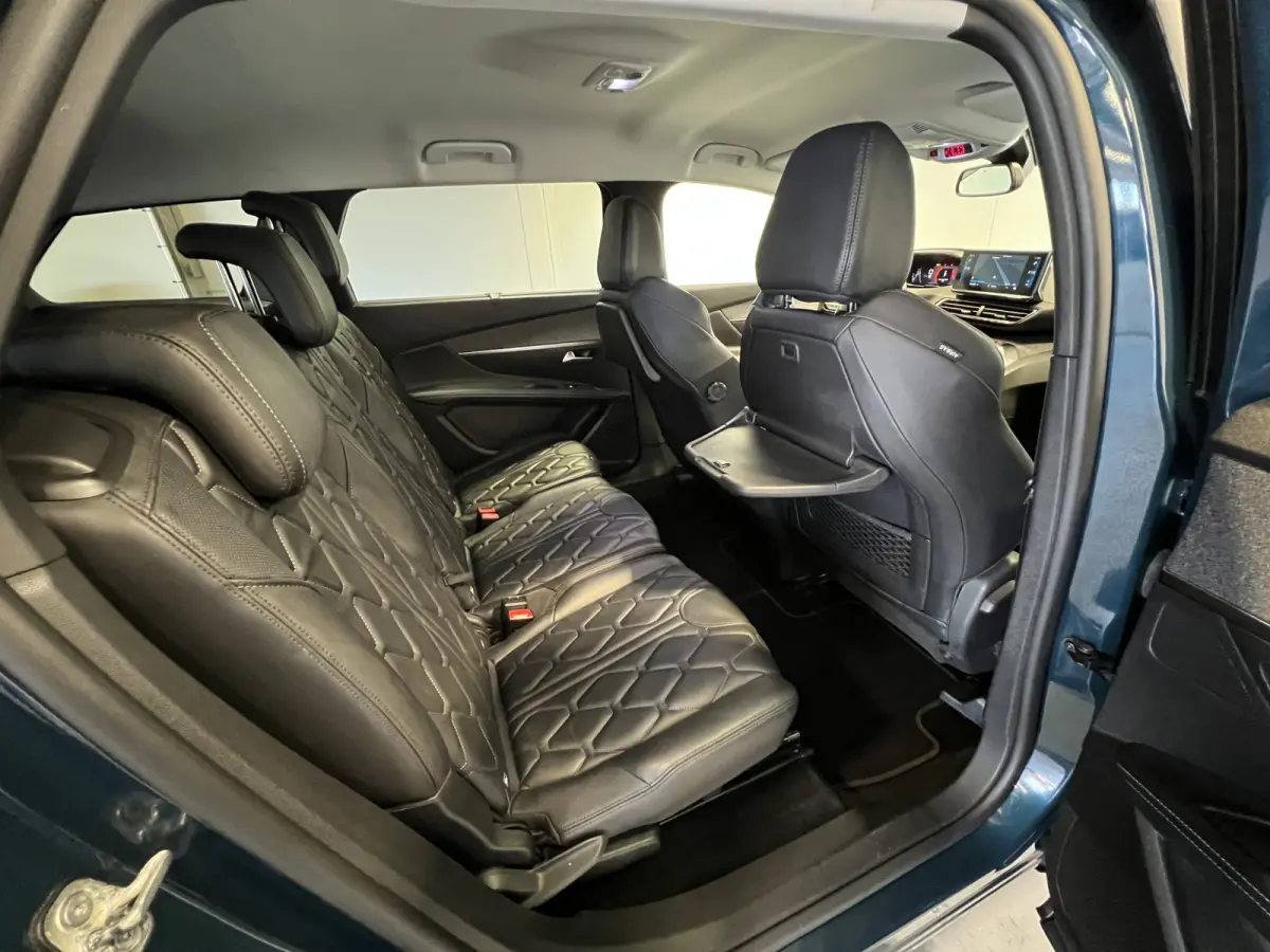1.2 PureTech Allure Pack Business 7pers. | Android Auto/Apple Carplay | LM Velgen 18" | Voorstoelen Verwarmd | Cruise Control | PDC Voor en Achter | Airco |
