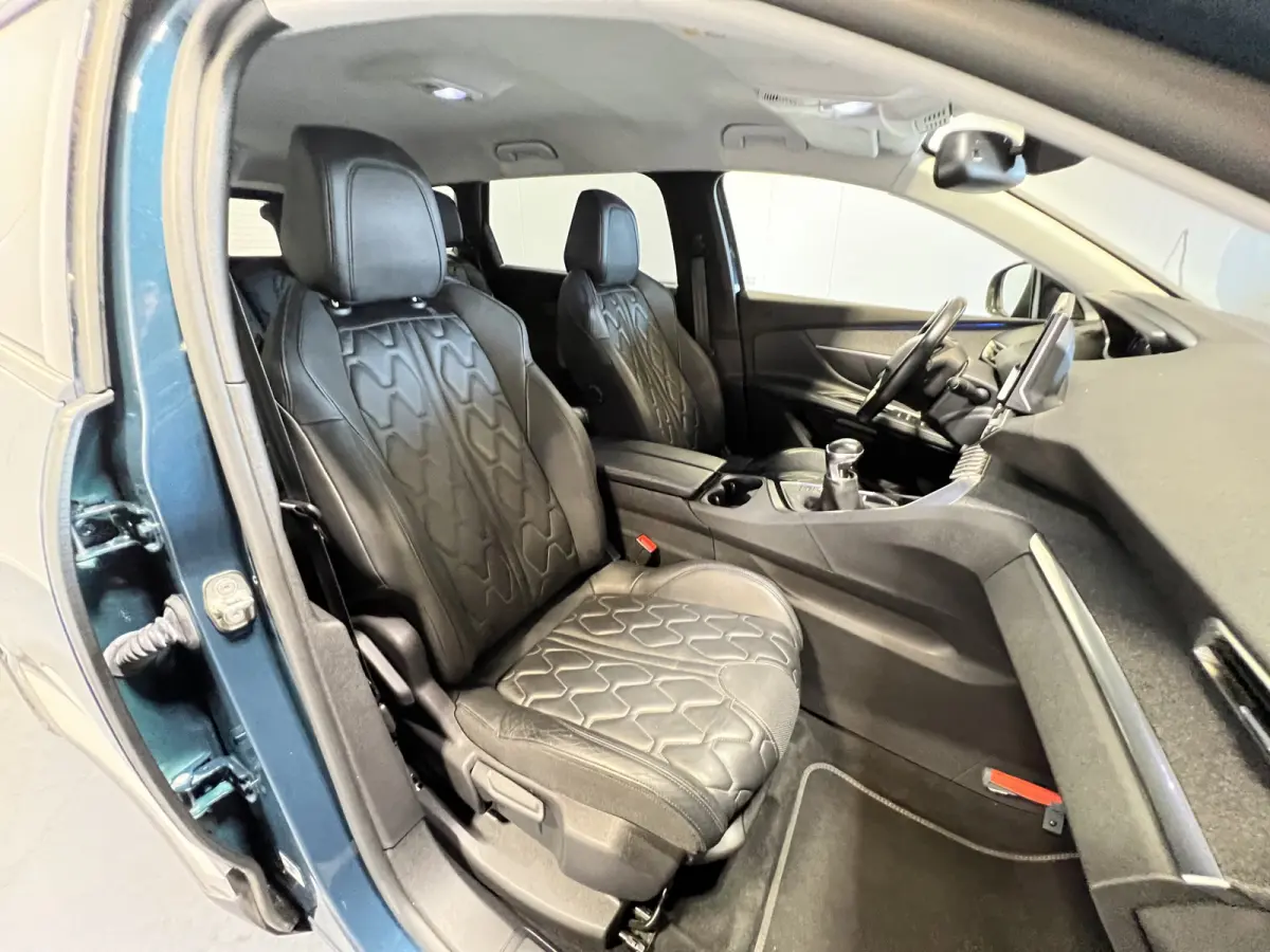 1.2 PureTech Allure Pack Business 7pers. | Android Auto/Apple Carplay | LM Velgen 18" | Voorstoelen Verwarmd | Cruise Control | PDC Voor en Achter | Airco |