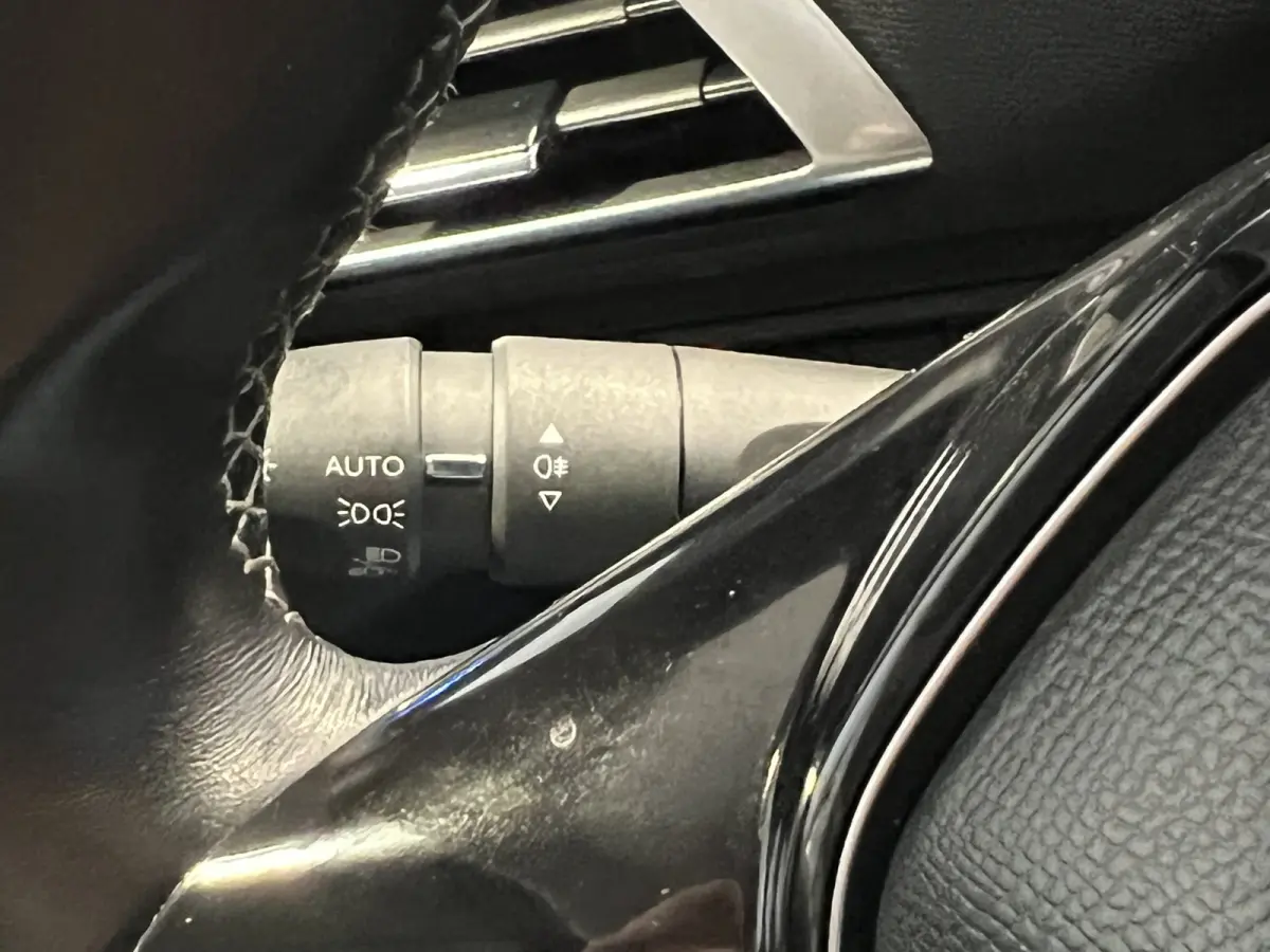 1.2 PureTech Allure Pack Business 7pers. | Android Auto/Apple Carplay | LM Velgen 18" | Voorstoelen Verwarmd | Cruise Control | PDC Voor en Achter | Airco |
