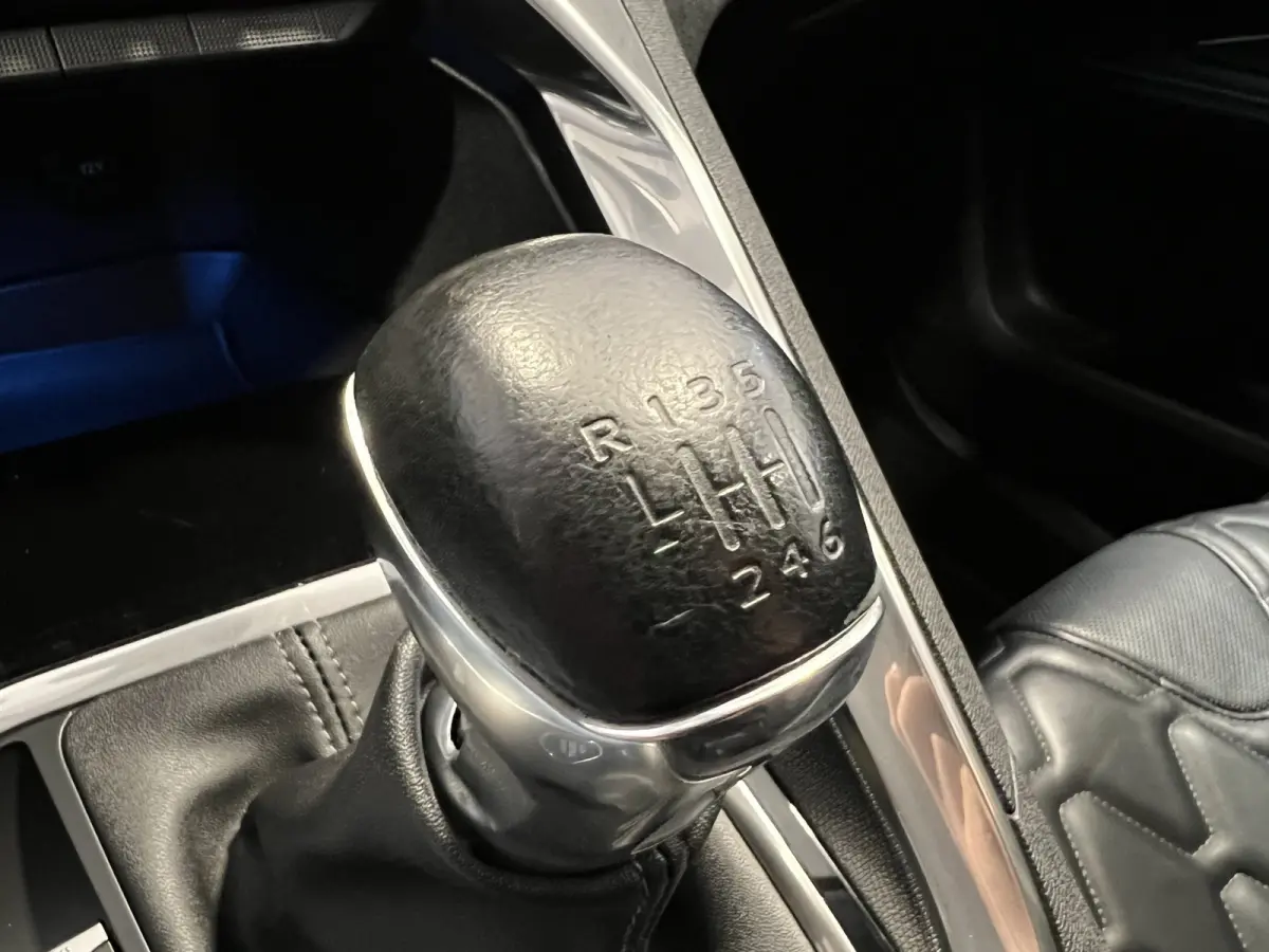 1.2 PureTech Allure Pack Business 7pers. | Android Auto/Apple Carplay | LM Velgen 18" | Voorstoelen Verwarmd | Cruise Control | PDC Voor en Achter | Airco |