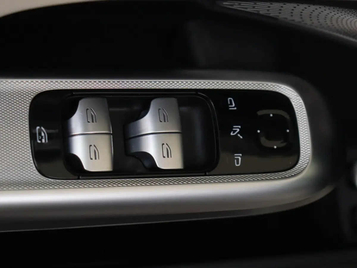 300 e AMG Line / Panoramadak/ SUPERSCREEN/ 20 inch/ Rijassistentiepakket