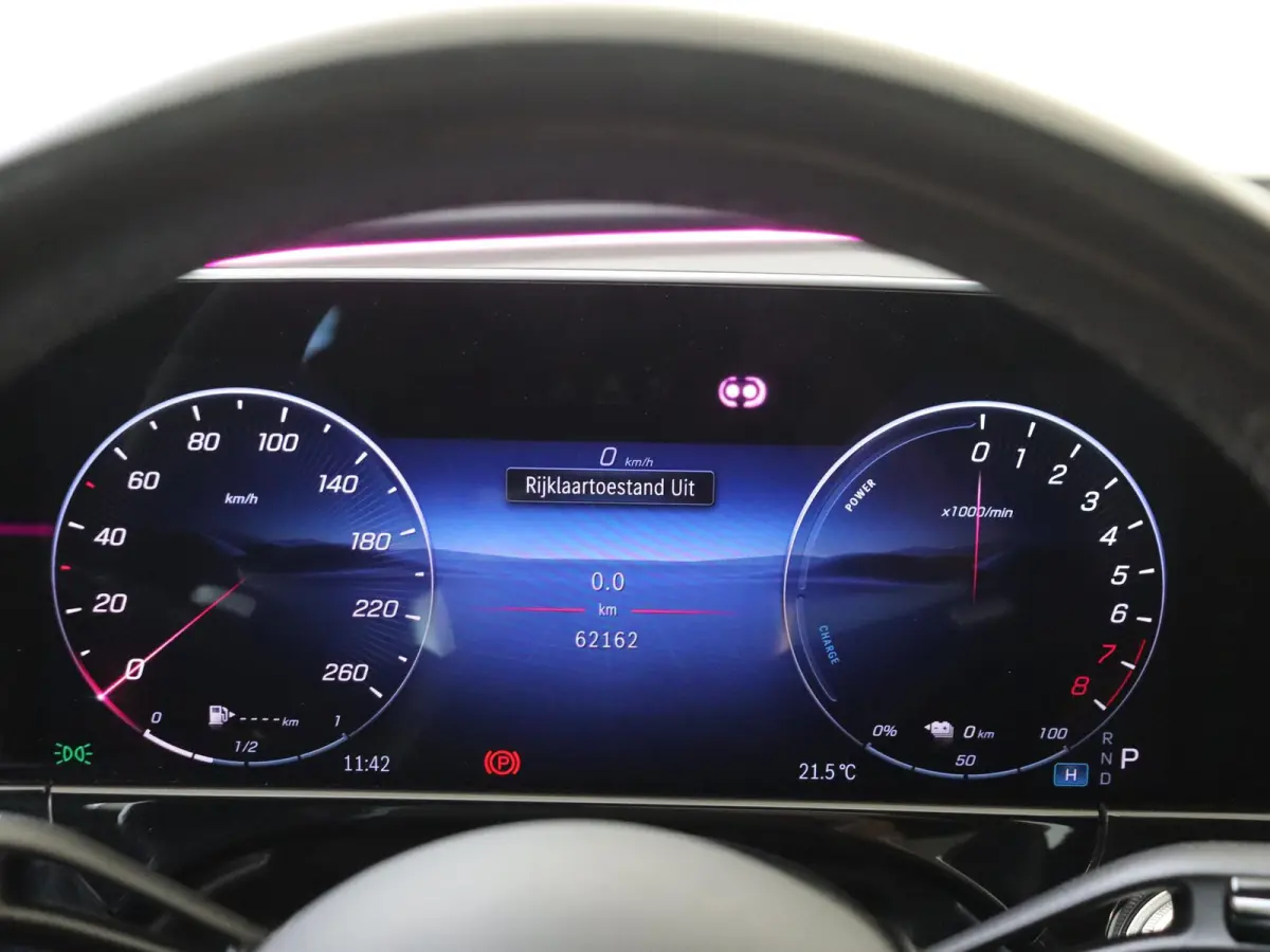 300 e AMG Line / Panoramadak/ SUPERSCREEN/ 20 inch/ Rijassistentiepakket