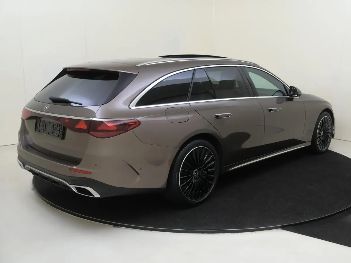 300 e AMG Line / Panoramadak/ SUPERSCREEN/ 20 inch/ Rijassistentiepakket