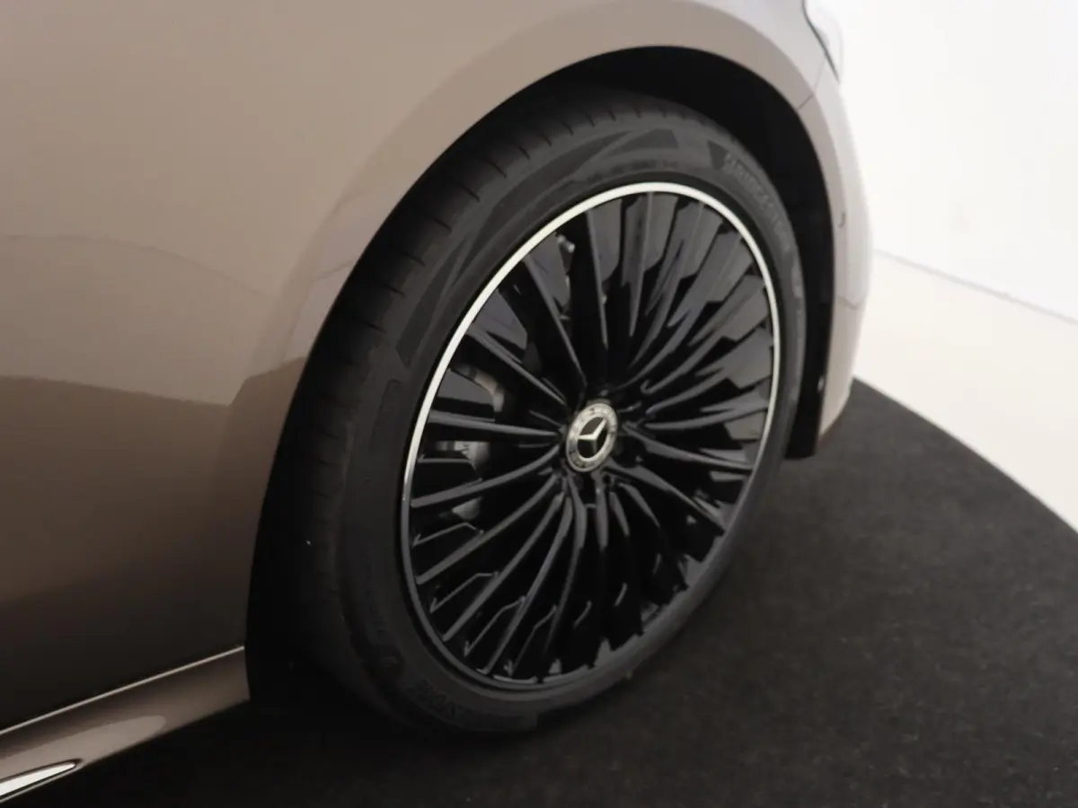 300 e AMG Line / Panoramadak/ SUPERSCREEN/ 20 inch/ Rijassistentiepakket