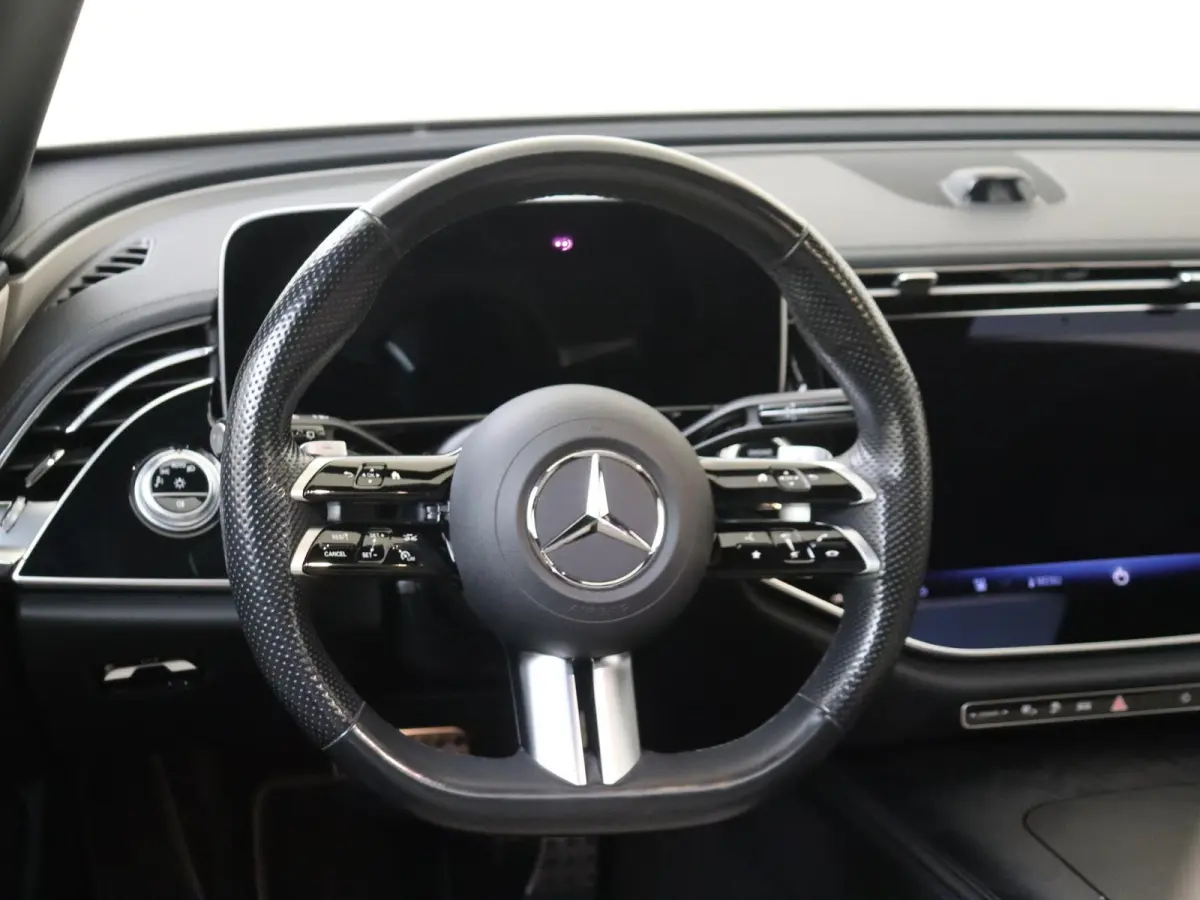 300 e AMG Line / Panoramadak/ SUPERSCREEN/ 20 inch/ Rijassistentiepakket