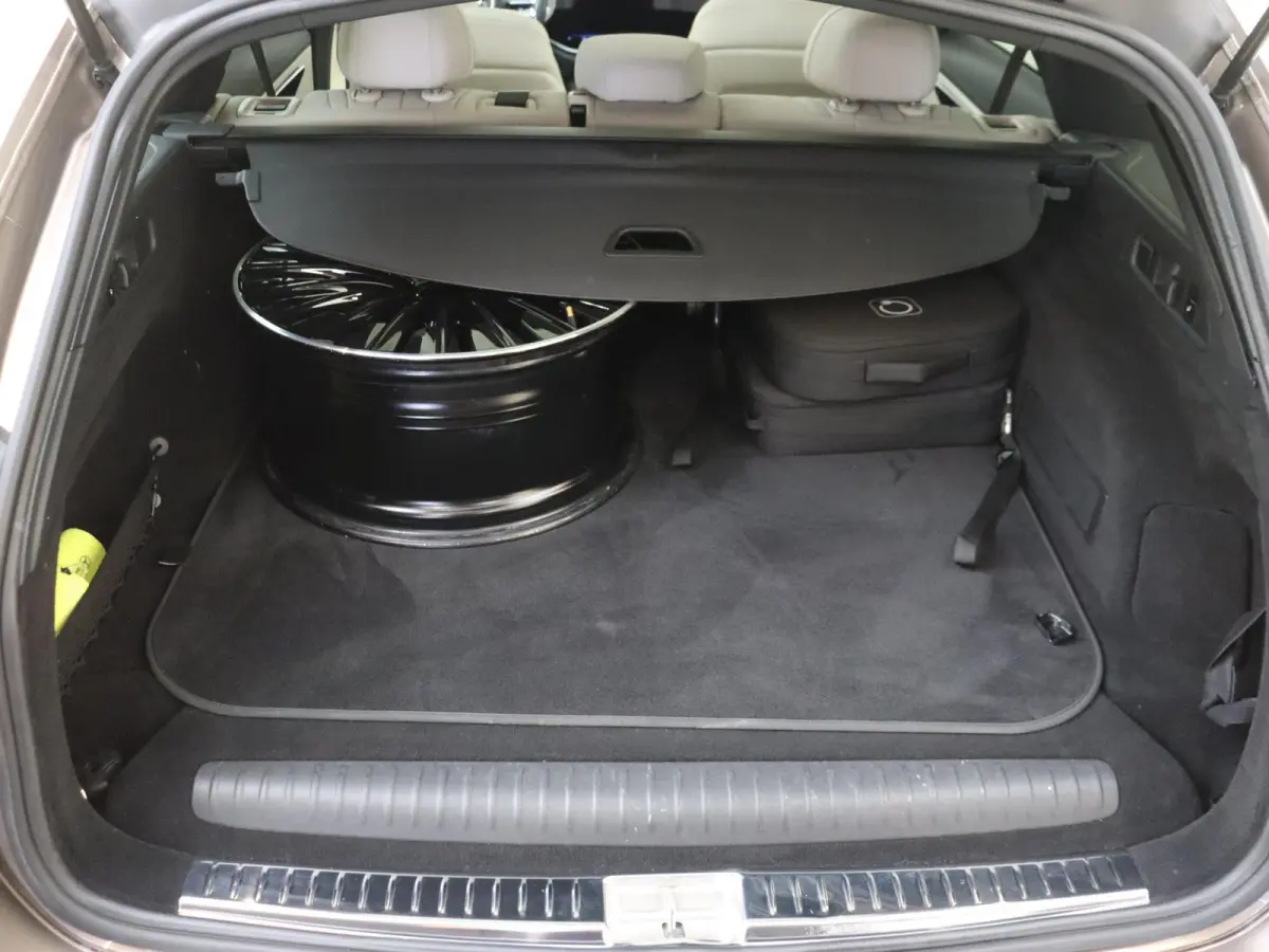 300 e AMG Line / Panoramadak/ SUPERSCREEN/ 20 inch/ Rijassistentiepakket