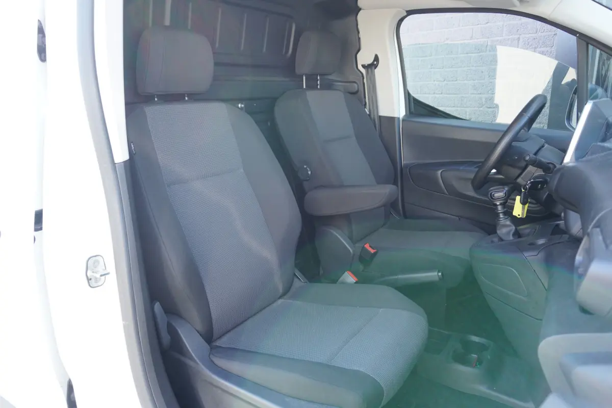 1.5 D-4D EURO 6 - Airco - Cruise - PDC - €12.950,- Excl.
