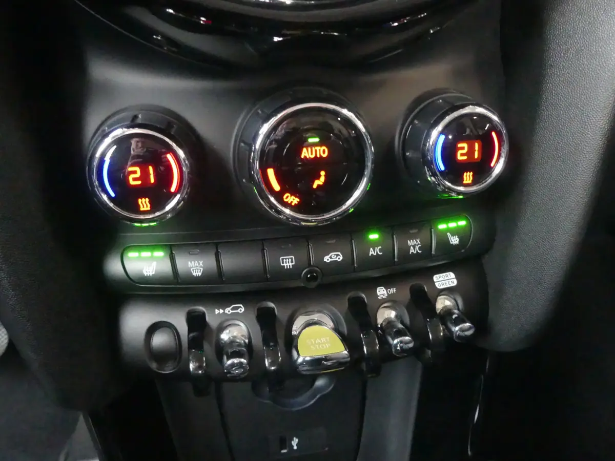 Yours 33 kWh | SOH 96% | STOELVERWARMING | PARKEERSENSOREN | NAVI | APPLE CARPLAY / ANDROID AUTO | CRUISE | AIRCO | LMV 17" |