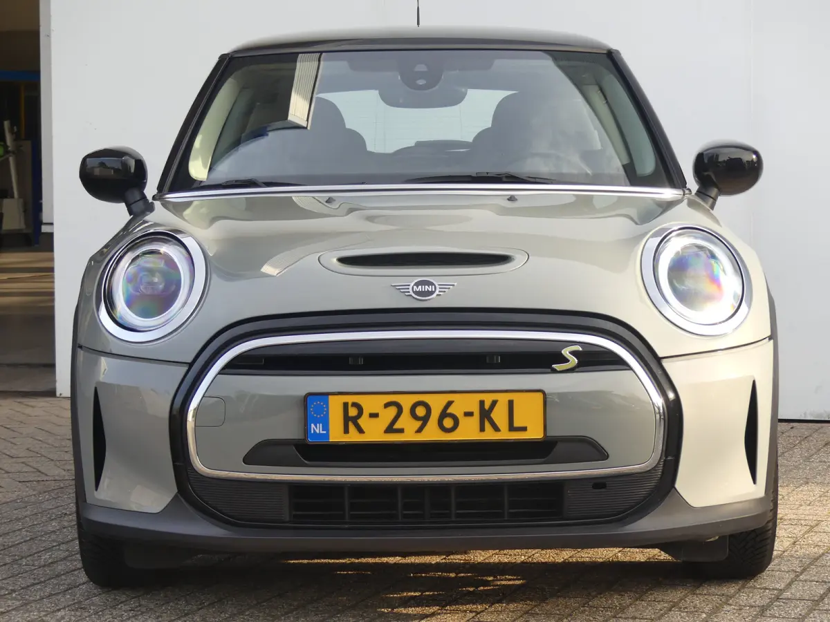 Yours 33 kWh | SOH 96% | STOELVERWARMING | PARKEERSENSOREN | NAVI | APPLE CARPLAY / ANDROID AUTO | CRUISE | AIRCO | LMV 17" |