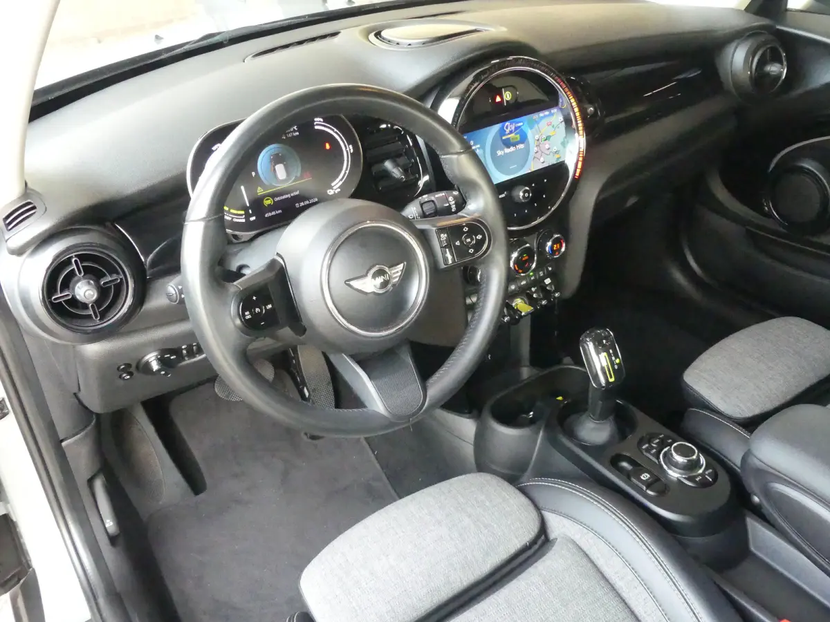 Yours 33 kWh | SOH 96% | STOELVERWARMING | PARKEERSENSOREN | NAVI | APPLE CARPLAY / ANDROID AUTO | CRUISE | AIRCO | LMV 17" |