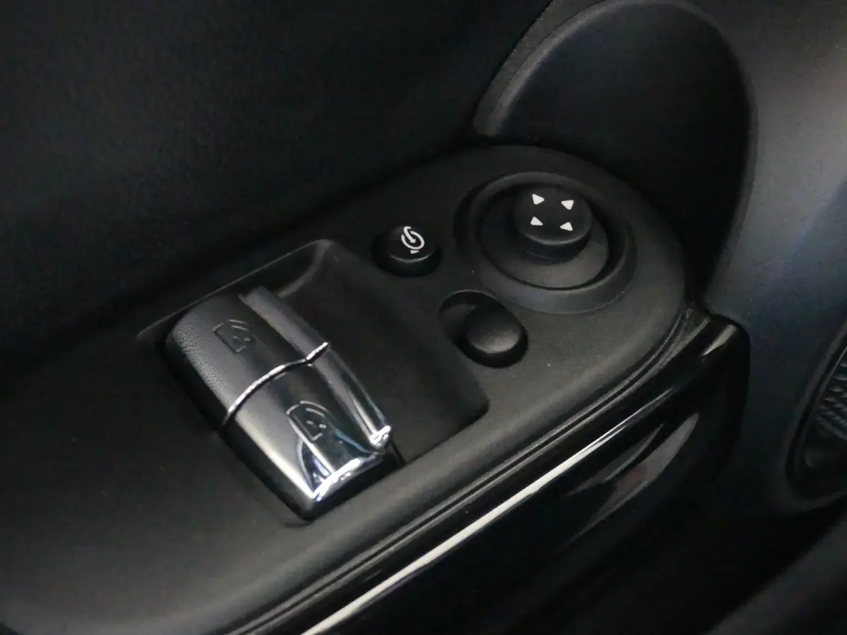 Yours 33 kWh | SOH 96% | STOELVERWARMING | PARKEERSENSOREN | NAVI | APPLE CARPLAY / ANDROID AUTO | CRUISE | AIRCO | LMV 17" |