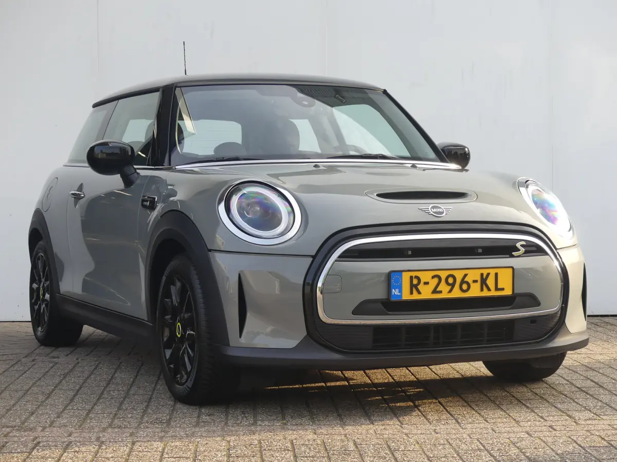 Yours 33 kWh | SOH 96% | STOELVERWARMING | PARKEERSENSOREN | NAVI | APPLE CARPLAY / ANDROID AUTO | CRUISE | AIRCO | LMV 17" |