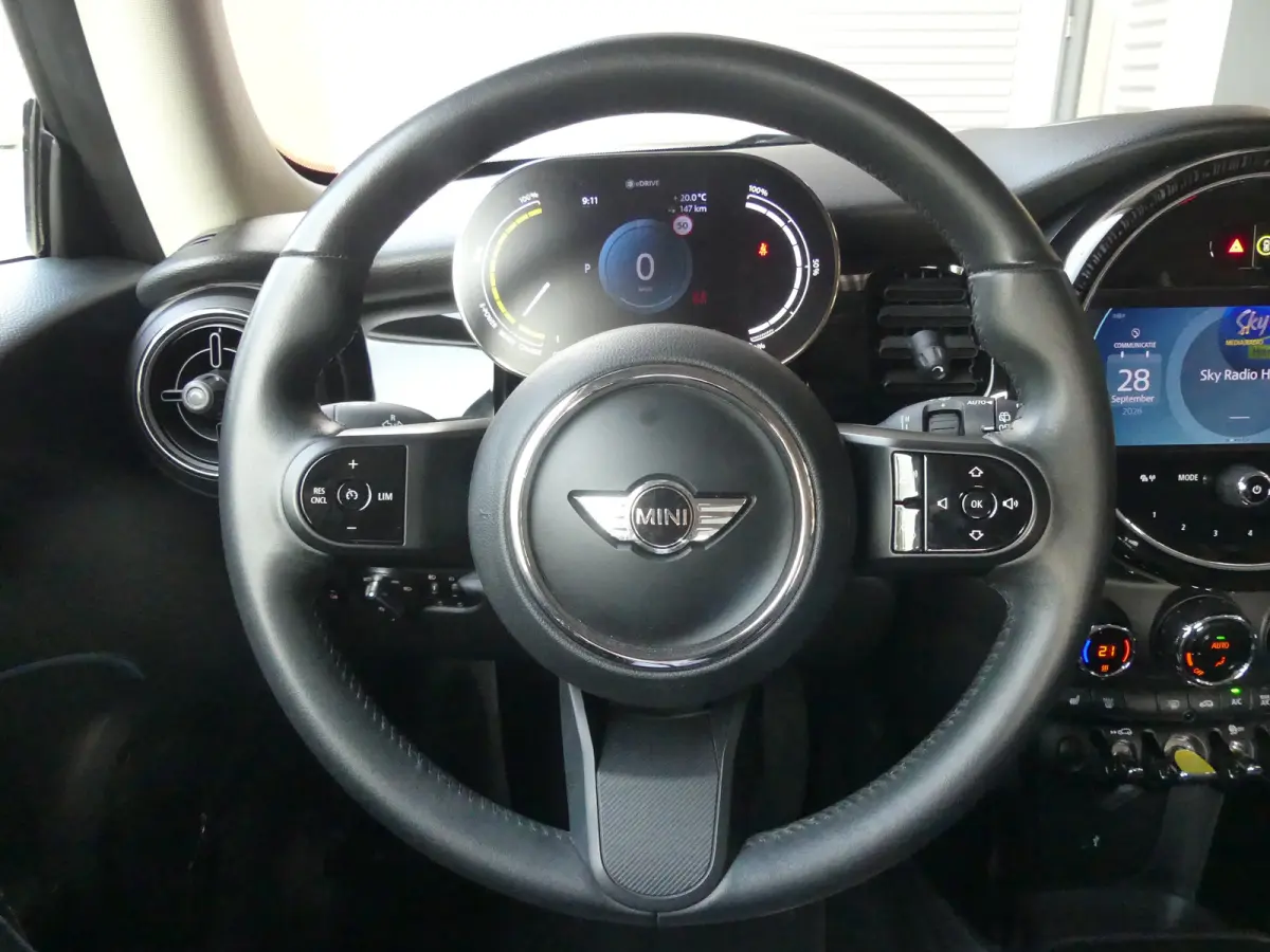 Yours 33 kWh | SOH 96% | STOELVERWARMING | PARKEERSENSOREN | NAVI | APPLE CARPLAY / ANDROID AUTO | CRUISE | AIRCO | LMV 17" |