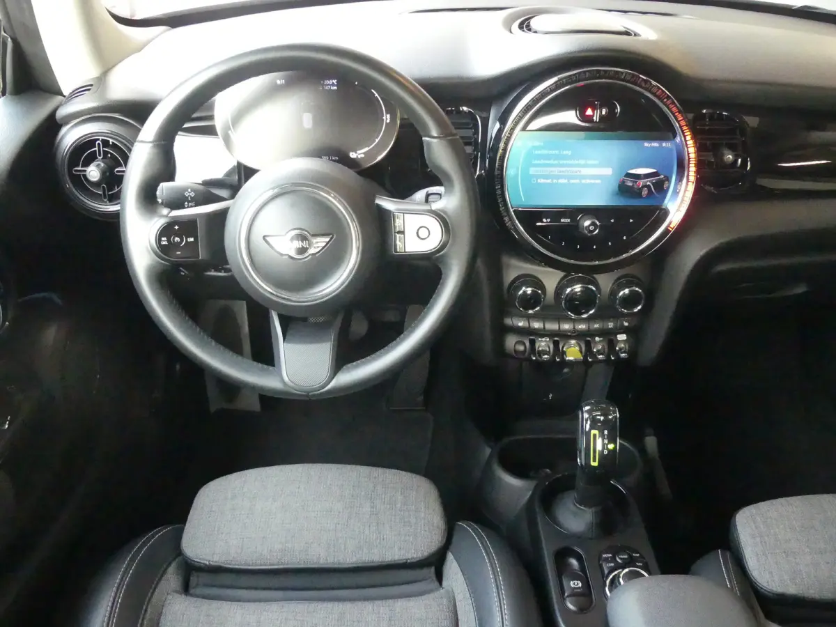Yours 33 kWh | SOH 96% | STOELVERWARMING | PARKEERSENSOREN | NAVI | APPLE CARPLAY / ANDROID AUTO | CRUISE | AIRCO | LMV 17" |