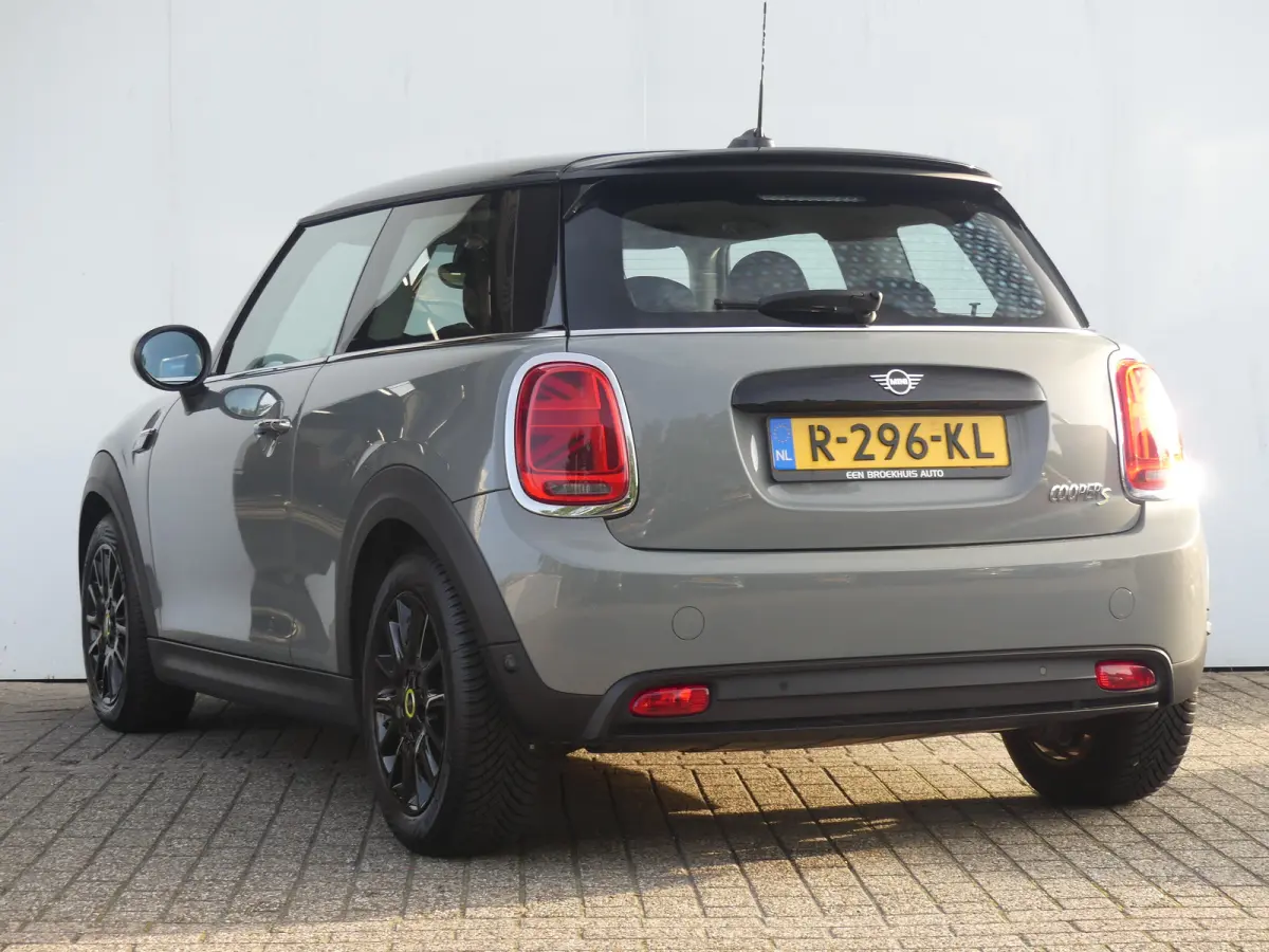 Yours 33 kWh | SOH 96% | STOELVERWARMING | PARKEERSENSOREN | NAVI | APPLE CARPLAY / ANDROID AUTO | CRUISE | AIRCO | LMV 17" |