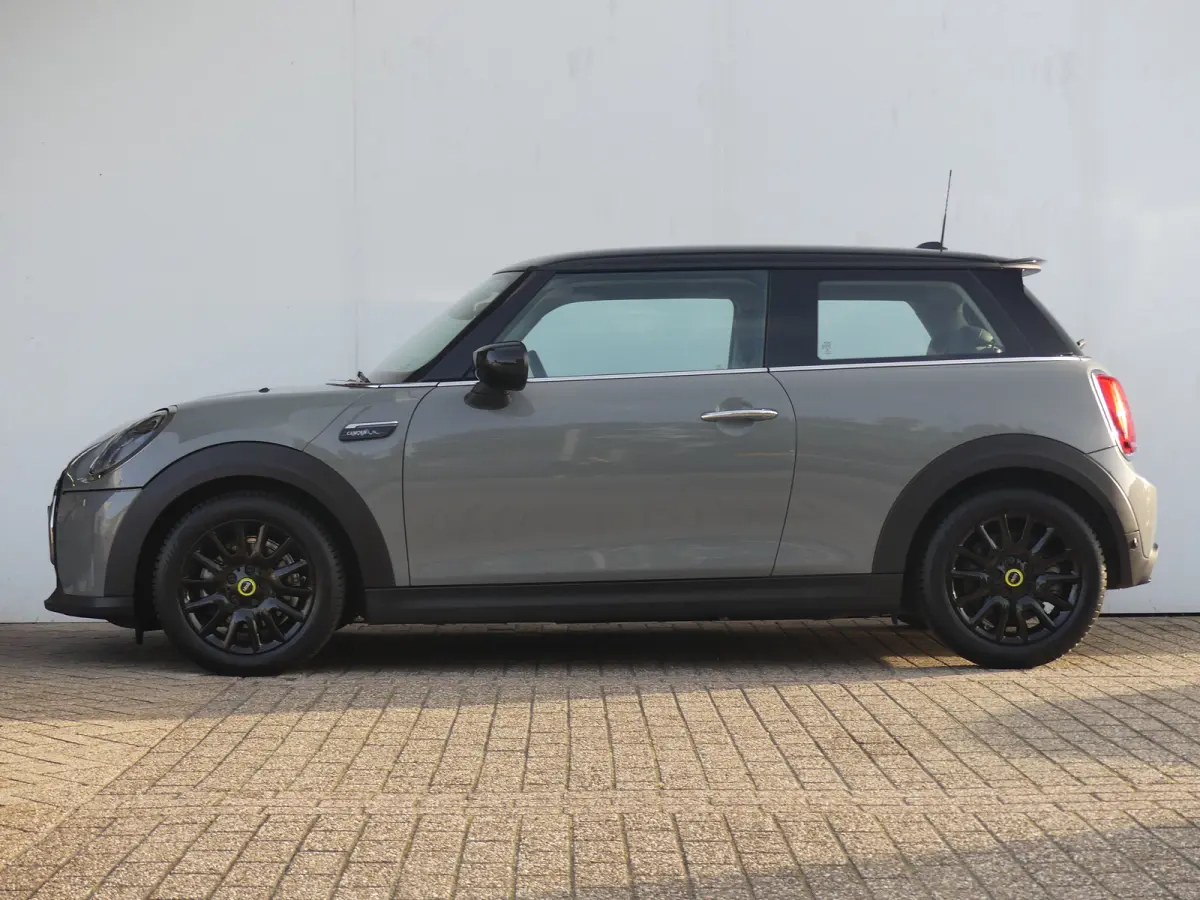 Yours 33 kWh | SOH 96% | STOELVERWARMING | PARKEERSENSOREN | NAVI | APPLE CARPLAY / ANDROID AUTO | CRUISE | AIRCO | LMV 17" |