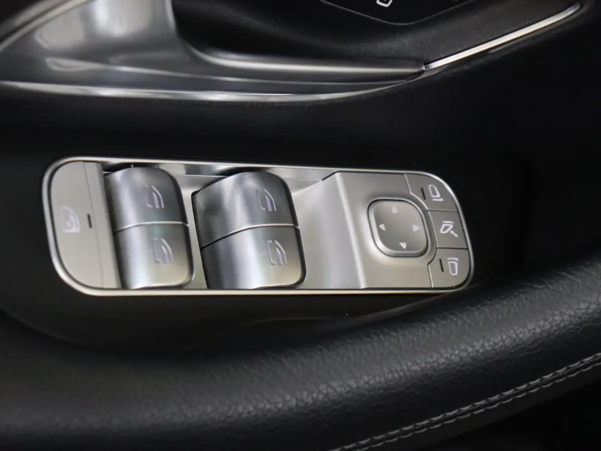 350 e 4MATIC Premium Plus AMG Line /Panoramadak /360 Camera