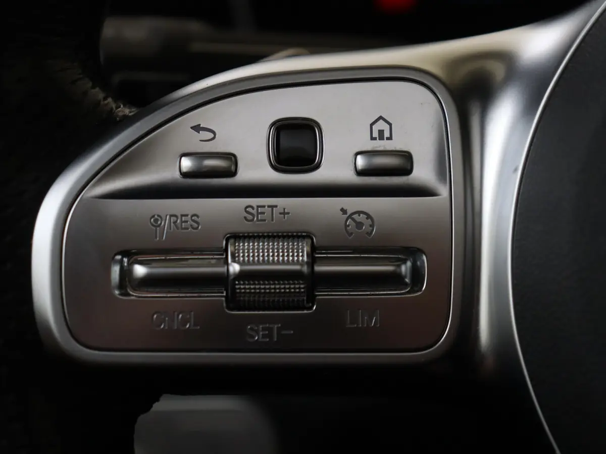 350 e 4MATIC Premium Plus AMG Line /Panoramadak /360 Camera