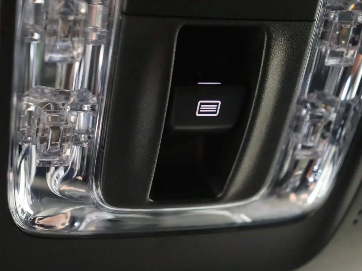 350 e 4MATIC Premium Plus AMG Line /Panoramadak /360 Camera