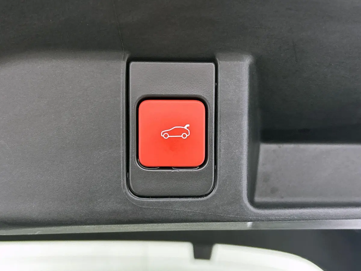 Long Range Pallas Comfort Tech 97 kWh | Panoramadak | Stoelverwarming voor+achter | Apple Carplay/Android Auto | Navigatie