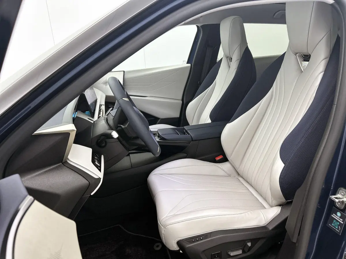 Long Range Pallas Comfort Tech 97 kWh | Panoramadak | Stoelverwarming voor+achter | Apple Carplay/Android Auto | Navigatie