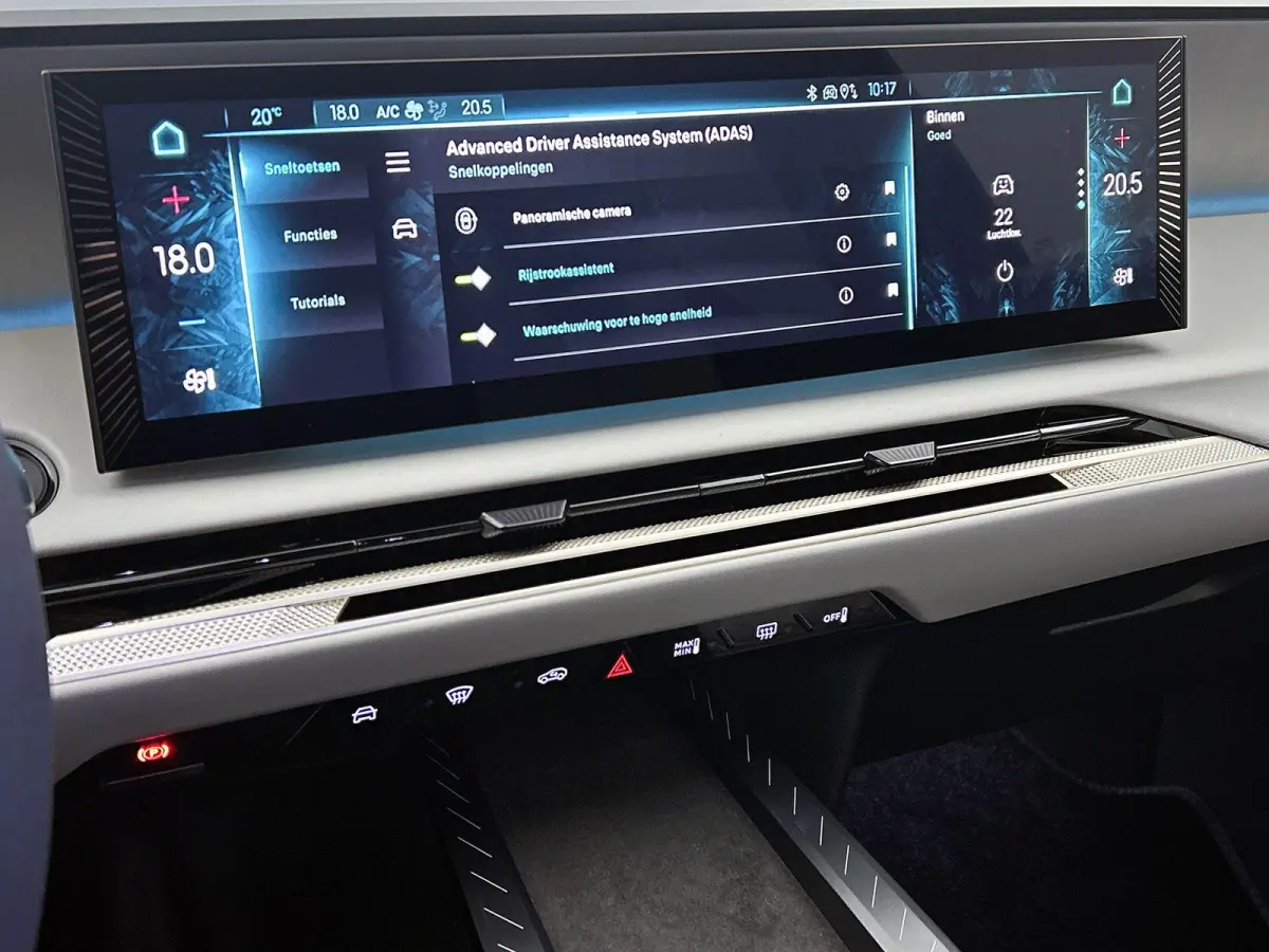 Long Range Pallas Comfort Tech 97 kWh | Panoramadak | Stoelverwarming voor+achter | Apple Carplay/Android Auto | Navigatie
