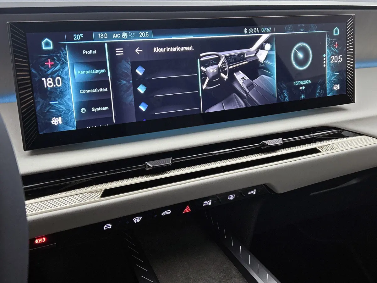 Long Range Pallas Comfort Tech 97 kWh | Panoramadak | Stoelverwarming voor+achter | Apple Carplay/Android Auto | Navigatie