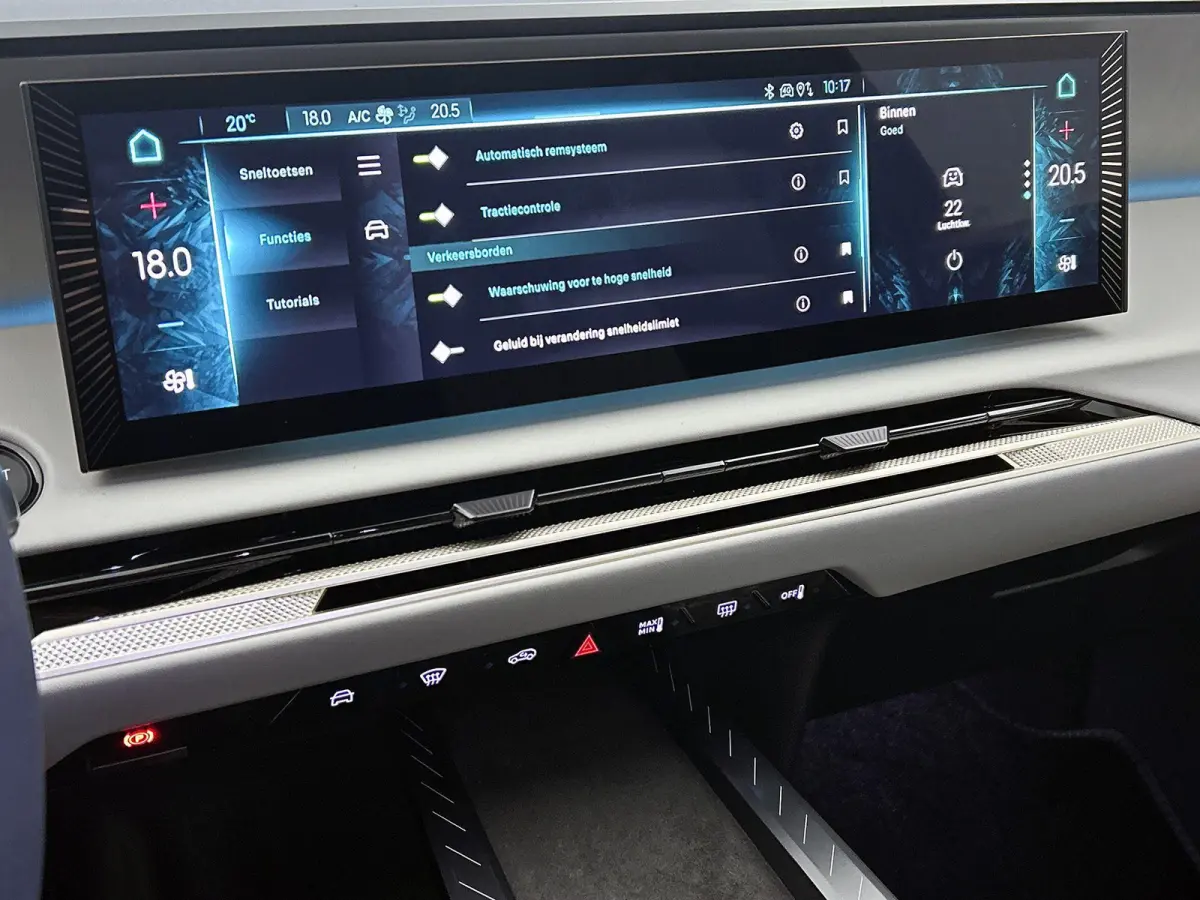 Long Range Pallas Comfort Tech 97 kWh | Panoramadak | Stoelverwarming voor+achter | Apple Carplay/Android Auto | Navigatie