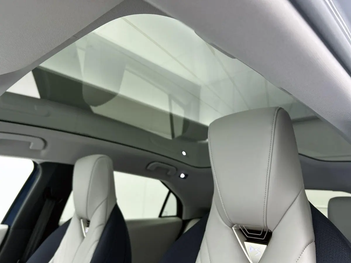 Long Range Pallas Comfort Tech 97 kWh | Panoramadak | Stoelverwarming voor+achter | Apple Carplay/Android Auto | Navigatie