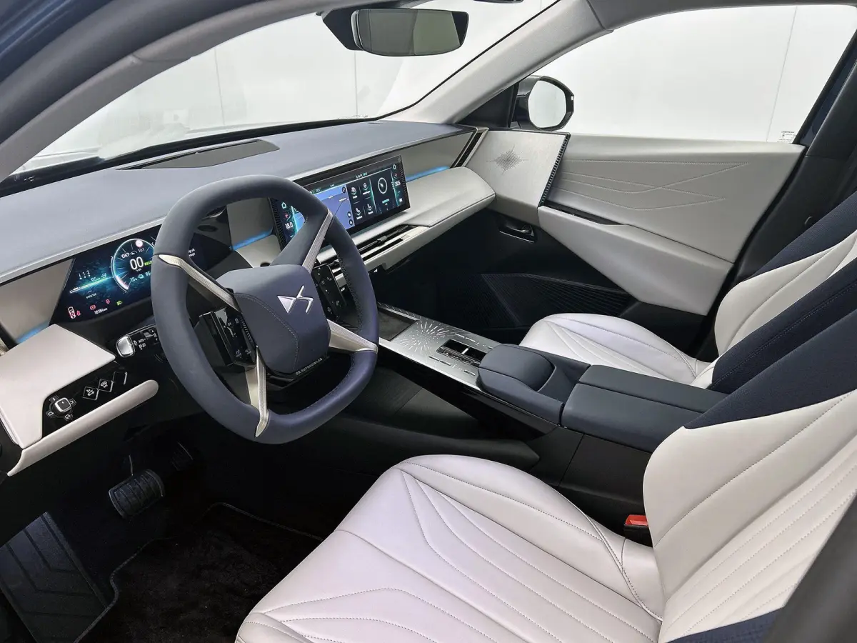 Long Range Pallas Comfort Tech 97 kWh | Panoramadak | Stoelverwarming voor+achter | Apple Carplay/Android Auto | Navigatie
