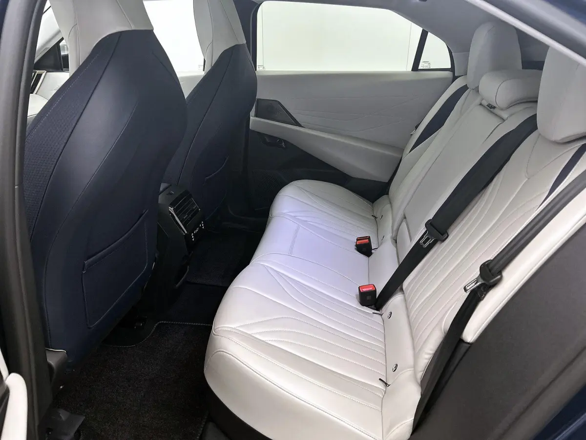 Long Range Pallas Comfort Tech 97 kWh | Panoramadak | Stoelverwarming voor+achter | Apple Carplay/Android Auto | Navigatie