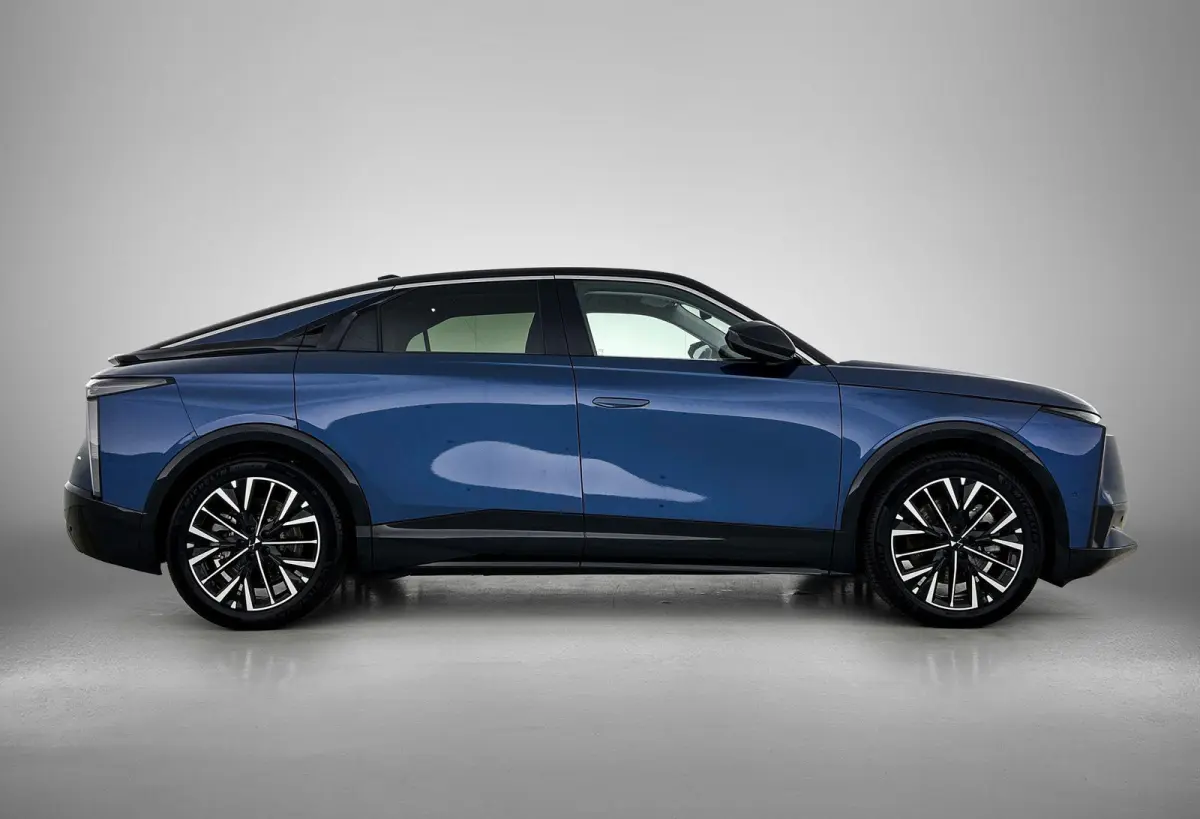 Long Range Pallas Comfort Tech 97 kWh | Panoramadak | Stoelverwarming voor+achter | Apple Carplay/Android Auto | Navigatie