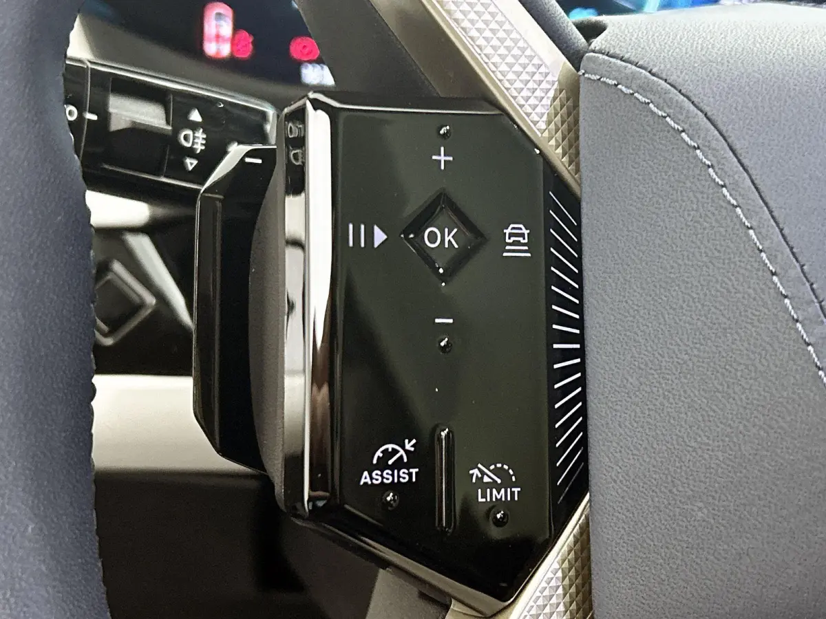Long Range Pallas Comfort Tech 97 kWh | Panoramadak | Stoelverwarming voor+achter | Apple Carplay/Android Auto | Navigatie