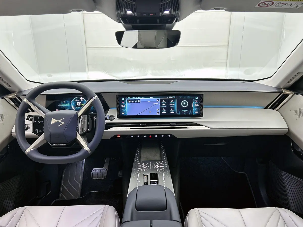 Long Range Pallas Comfort Tech 97 kWh | Panoramadak | Stoelverwarming voor+achter | Apple Carplay/Android Auto | Navigatie