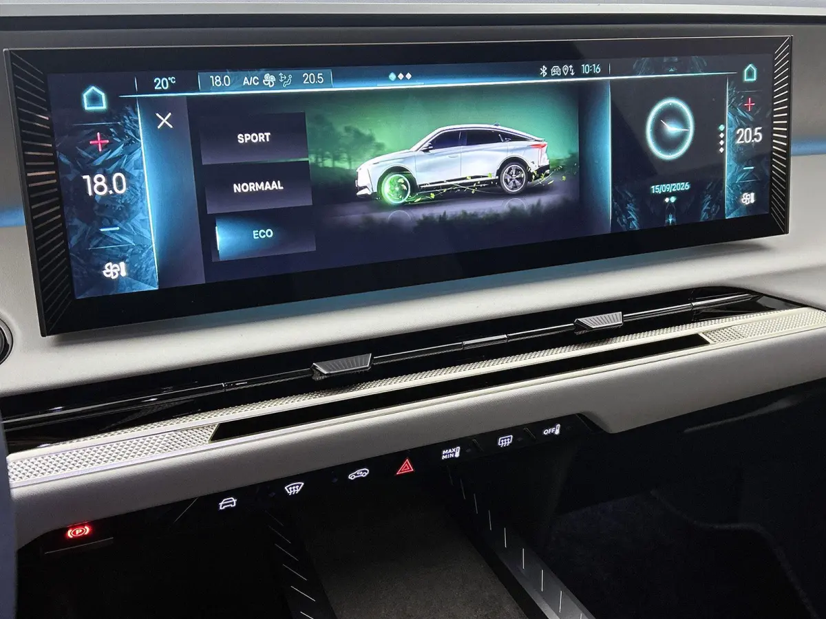 Long Range Pallas Comfort Tech 97 kWh | Panoramadak | Stoelverwarming voor+achter | Apple Carplay/Android Auto | Navigatie