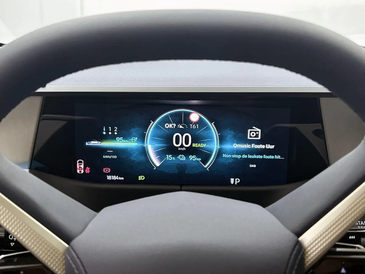 Long Range Pallas Comfort Tech 97 kWh | Panoramadak | Stoelverwarming voor+achter | Apple Carplay/Android Auto | Navigatie